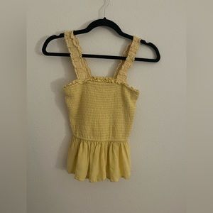 Adorable yellow cropped flowy top!